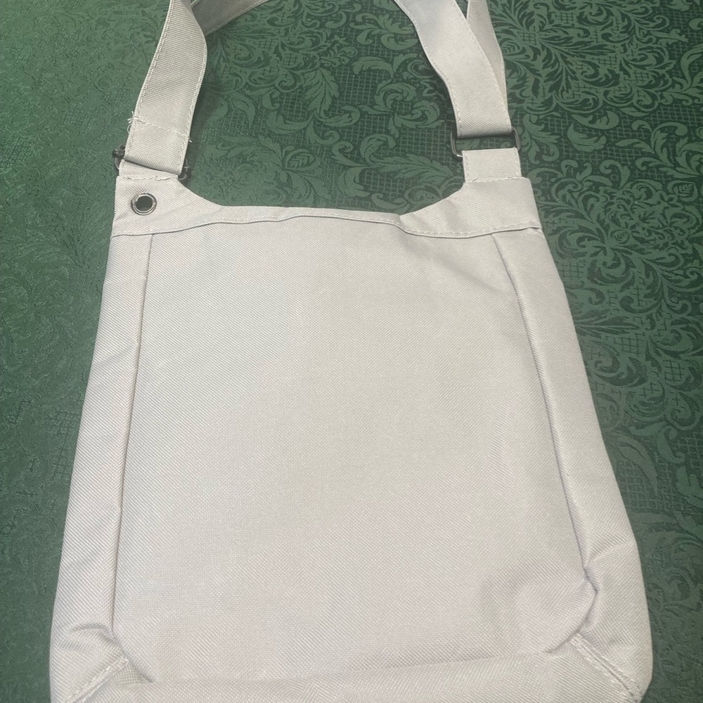 NATIONAL WILDLIFE FEDERATION SHOULDER TRAVEL BAG - Picture 3 of 5